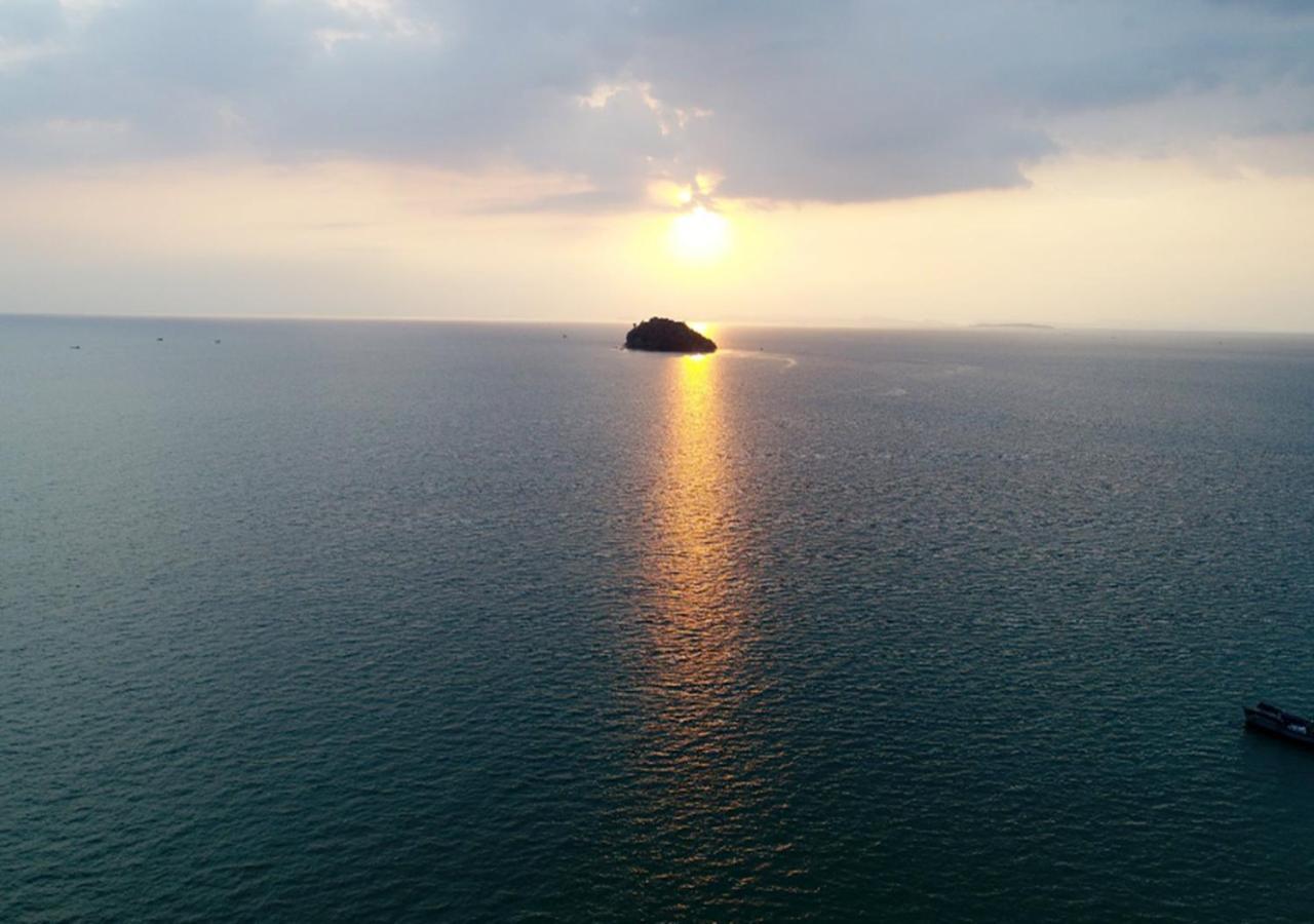 Naia Resort Sihanoukville Esterno foto